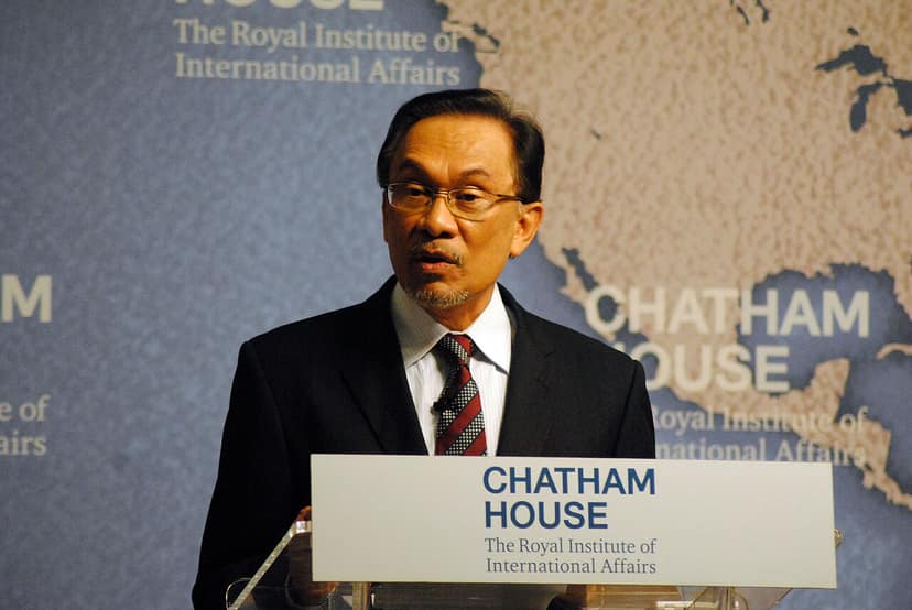 Anwar Ibrahim besucht Ismail Sabri und Fadillah Yusof im IJN