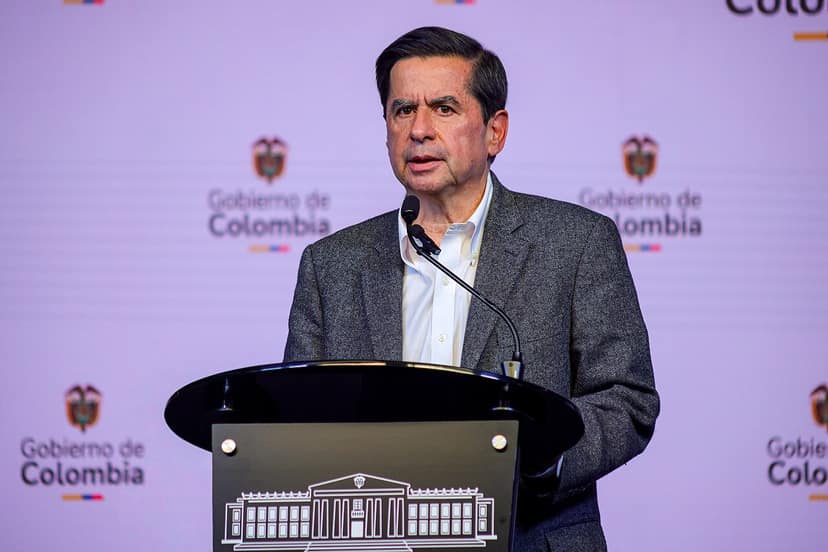 Abelardo de la Espriella asume la presidencia de Colombia en medio de un terremoto