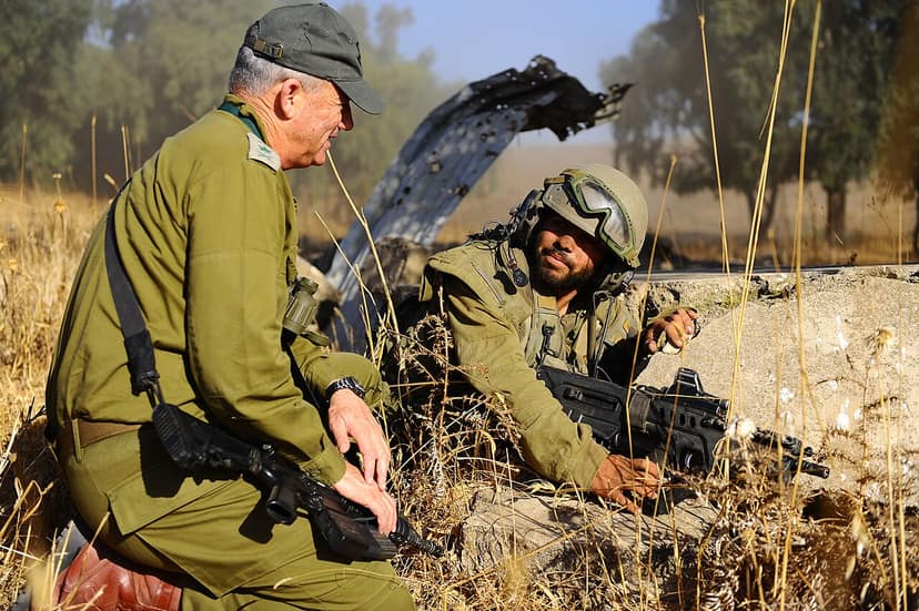 Incursão do exército israelita em território libanês e bombardeamentos a colinas