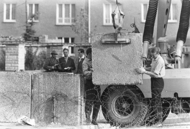 FDP-Vize kritisiert Rückblick auf Ostidentität 65 Jahre nach Mauerbau