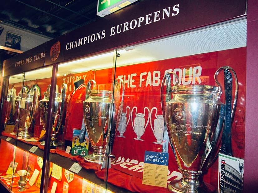 Grupo de milionários liderado por Jeff Bezos avança pelo Liverpool