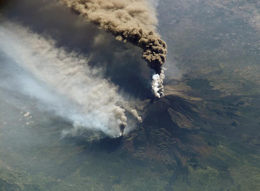 Ätna-Ausbruch führt zu Flugausfällen am Flughafen Catania