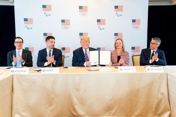 Trump fala sobre uma possível candidatura em 2028 e a situação em Hormuz
