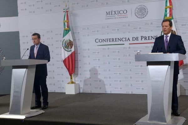 Abucheos a Mikel Arriola en el Estadio Azteca durante ceremonia de premiación