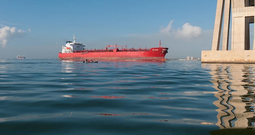 US Sells Seized Venezuelan Oil Tankers for Scrap