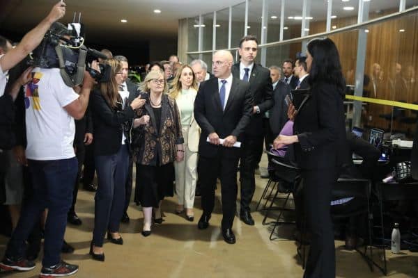 Moraes autoriza a Paulo Sérgio Nogueira a curso en prisión