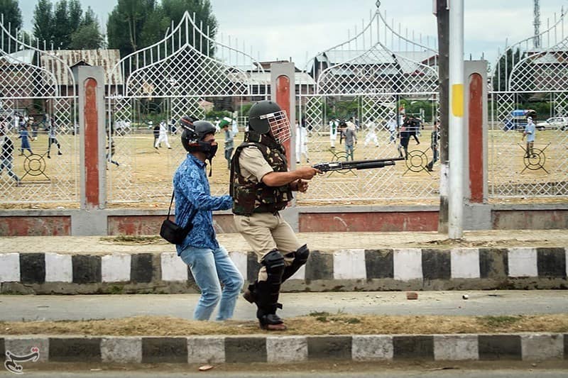 Britse man gedood door verdwalen kogel te midden van protesten in Kashmir